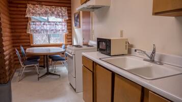Cabin, 1 Bedroom | Private kitchen | Fridge, microwave, oven, stovetop