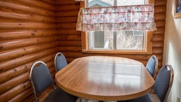 Cabin, 1 Bedroom | In-room dining
