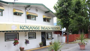 A two-story building with a sign reading "Kokanee Beach Resort". - Kokanee Beach Resort Motel (Lake Country)