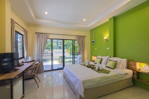 Double Room, Garden View | Hypo-allergenic bedding, minibar, in-room safe, free WiFi