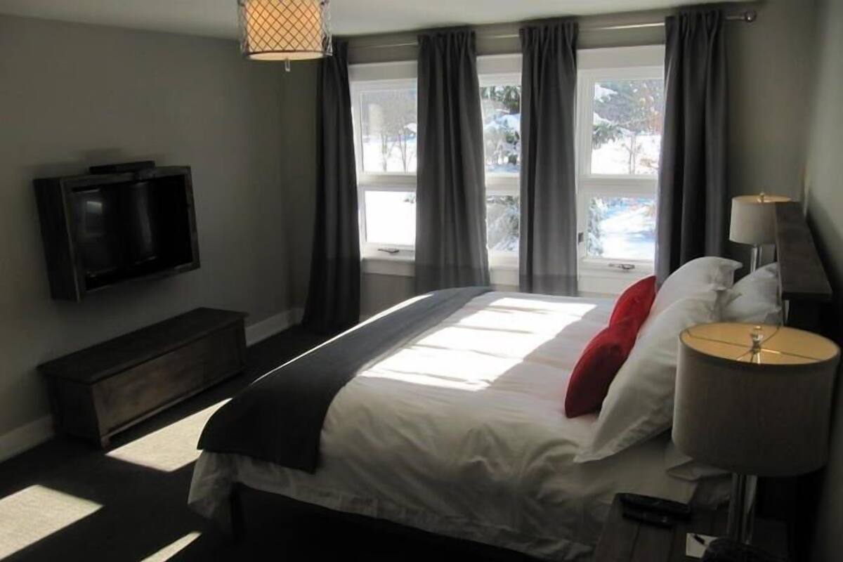Forest Suite, 1 Queen Bed, Fireplace