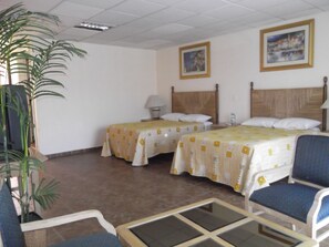 Quarto standard | Cortinas blackout, Wi-Fi de cortesia, roupa de cama