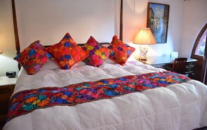 Superior Room | Minibar, in-room safe, iron/ironing board, bed sheets - Collection O Casa Bella Hotel Boutique, Cabo San Lucas (Cabo San Lucas)