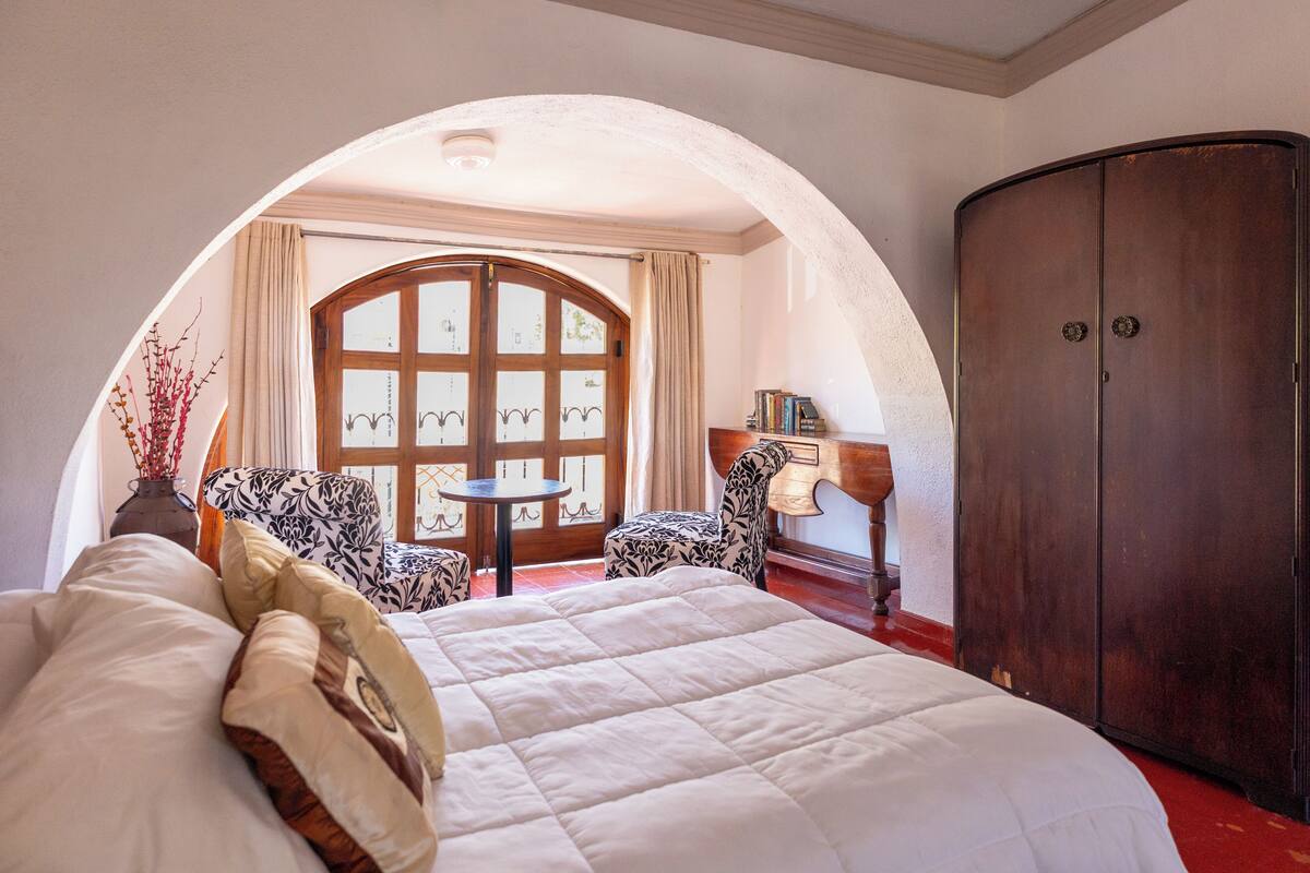 Deluxe kamer (With View) | Een minibar, een kluis op de kamer, een strijkplank/strijkijzer