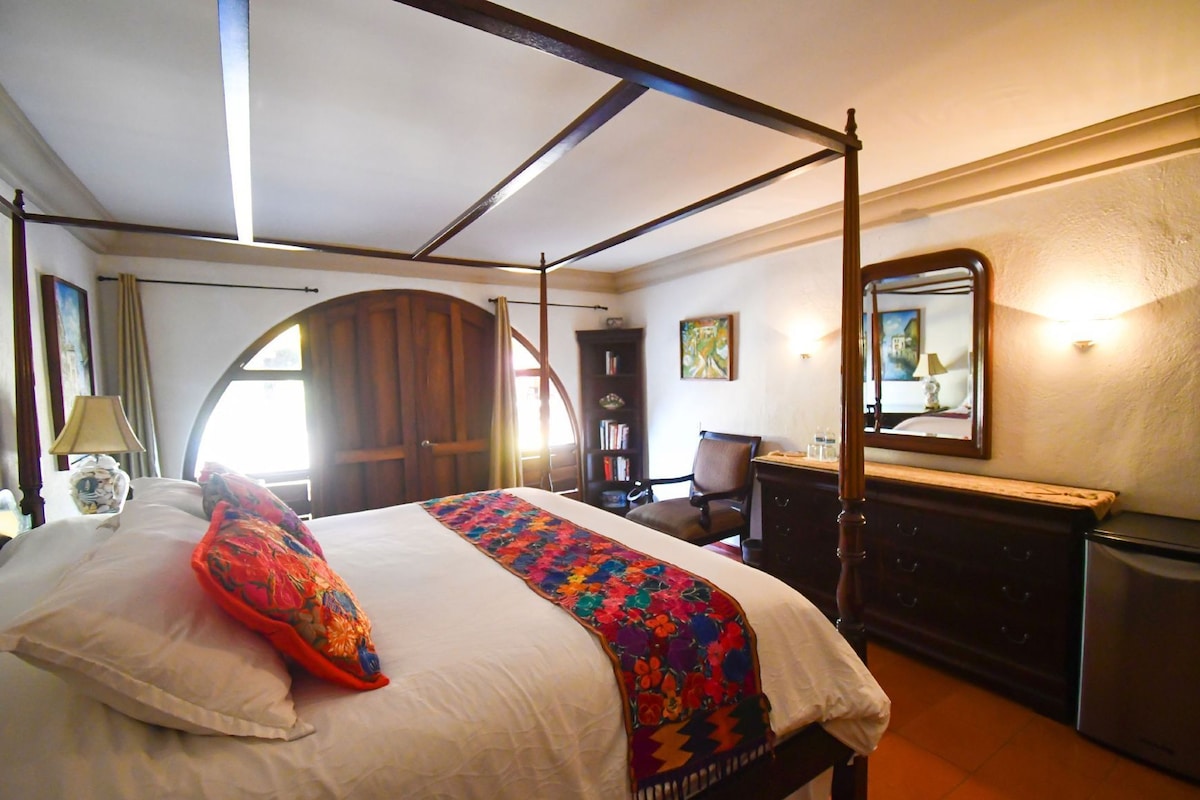 Minibar, in-room safe, iron/ironing board (on request), bed sheets