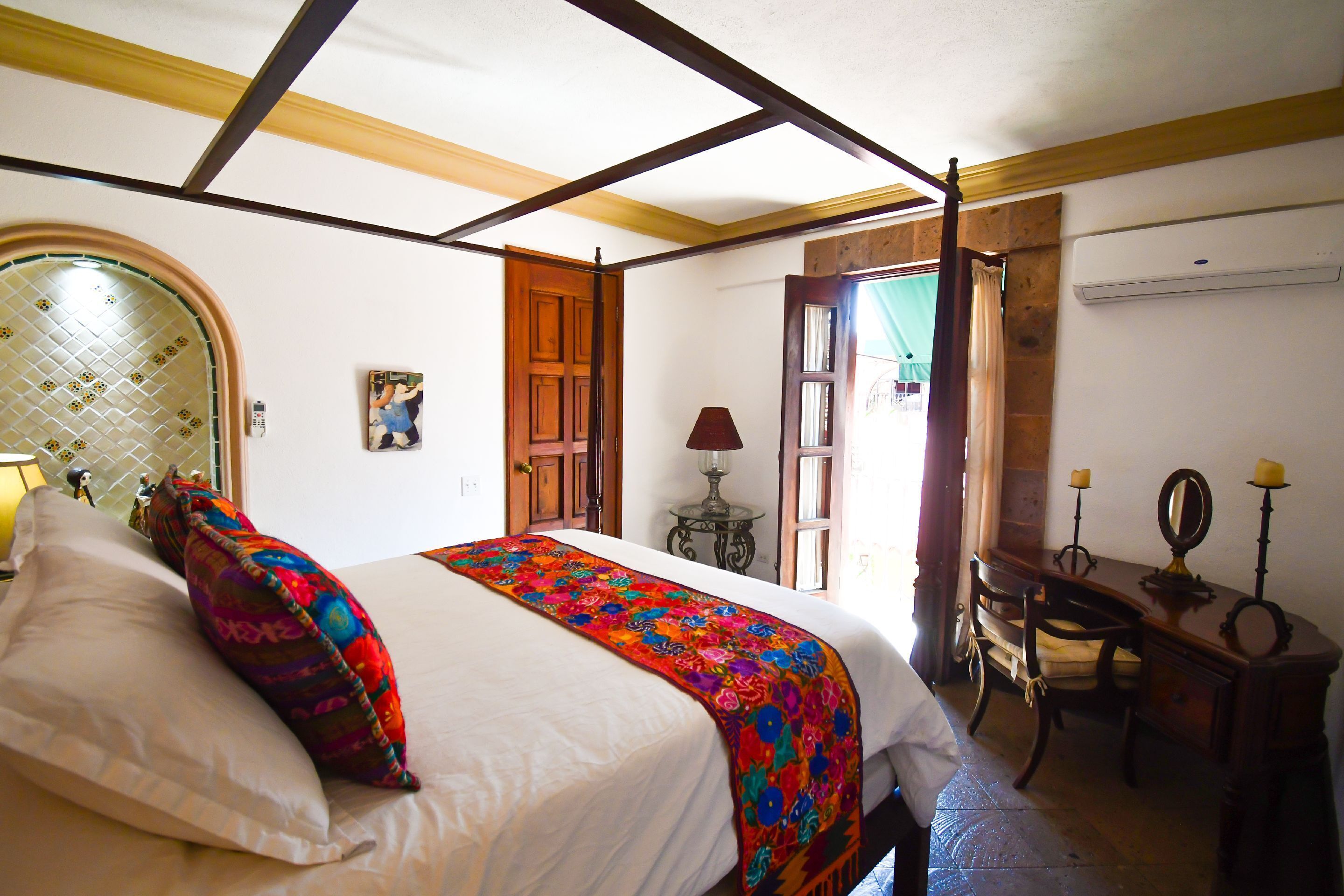 Deluxe Double Room | Minibar, in-room safe, iron/ironing board, bed sheets