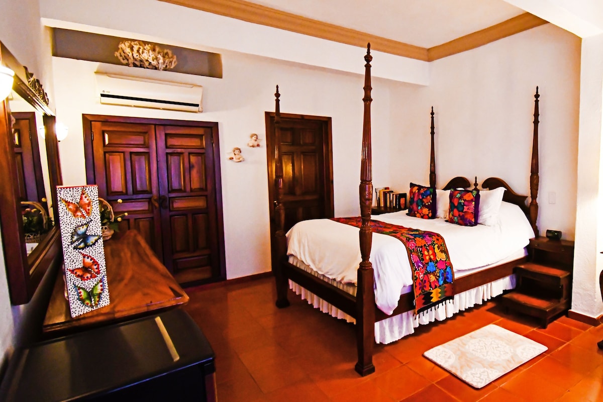 Minibar, in-room safe, iron/ironing board (on request), bed sheets