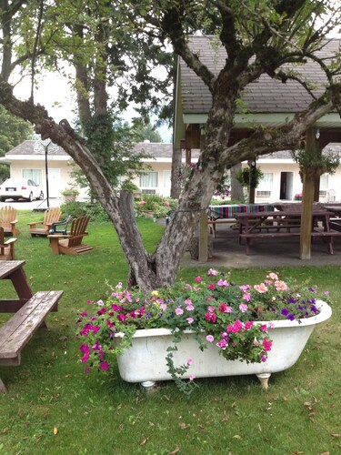 Apple Grove Motel & RV Park