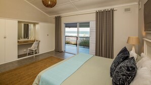 Room - Amanzi Beach House (Hibberdene)