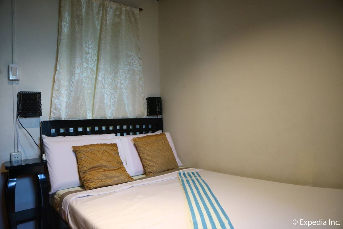 Desk, cots/infant beds, rollaway beds, free WiFi