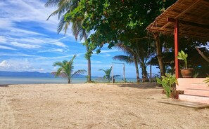 Bungalow Deluxe, 1 phòng ngủ, quang cảnh một góc biển | Bộ đồ giường cao cấp, két bảo mật tại phòng, bàn, phòng cách âm 