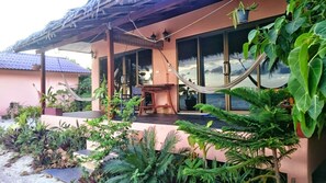 Bungalow, sát bãi biển | Bộ đồ giường cao cấp, két bảo mật tại phòng, bàn, phòng cách âm 