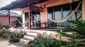Bungalow, Beachfront | Premium bedding, in-room safe, desk, soundproofing