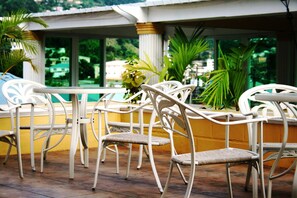 Breakfast and dinner served, ocean views  - Fairview Guest House (Kingstown)