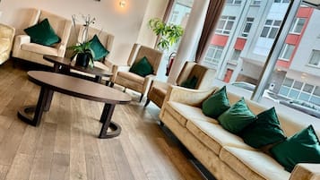 Coin salon dans le hall