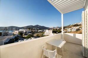 Chambre supérieure double, vue sur la mer | Literie de qualité, minibar, coffre-fort, rideaux d’obscurcissement