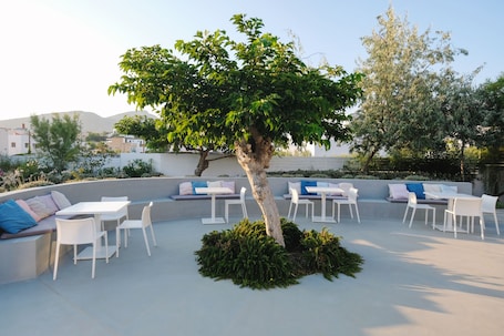 Breakfast, lunch, dinner served; Greek cuisine, beach views . Relux Ios Hotel