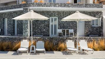 Outdoor pool, open 10:00 AM to 8:00 PM, pool umbrellas, sun loungers