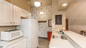 Rosseau Suite, 1 Bedroom, Kitchen, Mountain View | 1 bedroom, Egyptian cotton sheets, premium bedding, down comforters