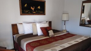 Traditional Room | WiFi (free), individually decorated, individually furnished - Bell's Motor Lodge Motel (Spearfish)