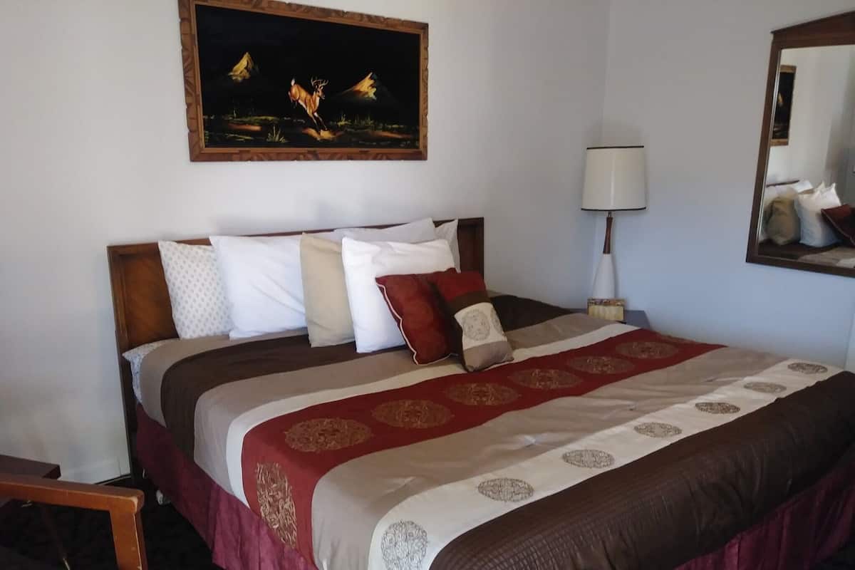 Traditional Room | WiFi (free), individually decorated, individually furnished
