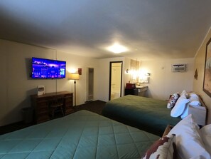 Premium Room | Individually decorated, individually furnished, free WiFi - Bell's Motor Lodge Motel (Spearfish)