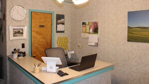 Reception - Bell's Motor Lodge Motel (Spearfish)