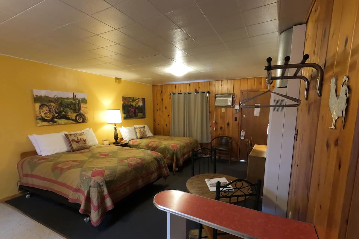 Family Studio | WiFi (free), individually decorated, individually furnished