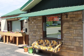 Reception - Bell's Motor Lodge Motel (Spearfish)