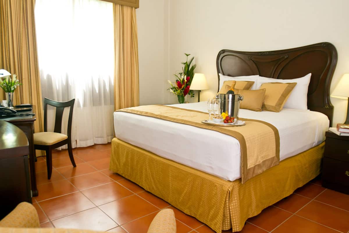 1 bedroom, premium bedding, minibar, in-room safe