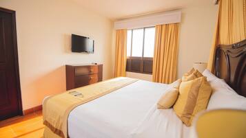 Executive Suite, 2 Bedrooms, Kitchenette | 1 bedroom, premium bedding, minibar, in-room safe