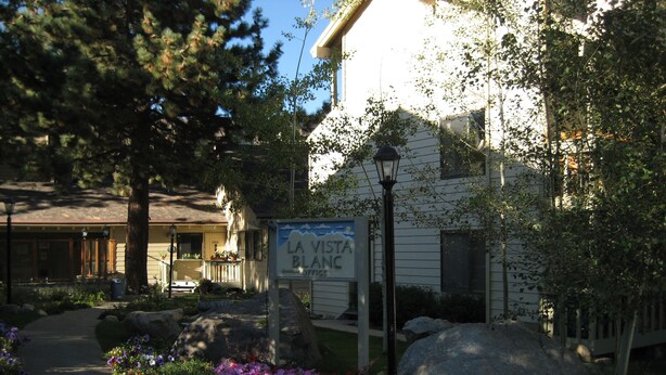 A building with a sign reading "LA VISTA BLANC OFFICE".