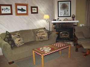 Condo, 2 Bedrooms | Living room