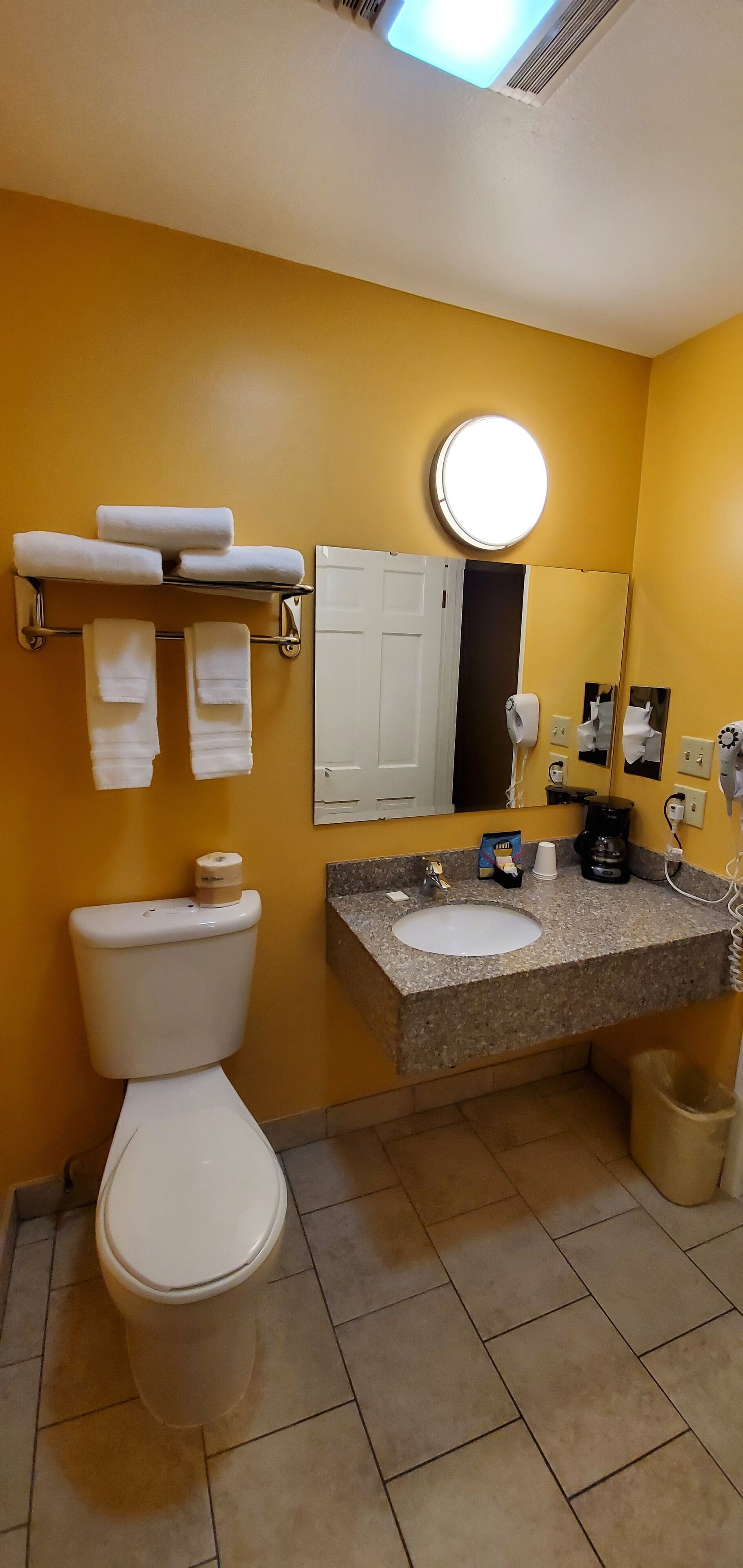 one king deluxe (no pets) | bathroom shower