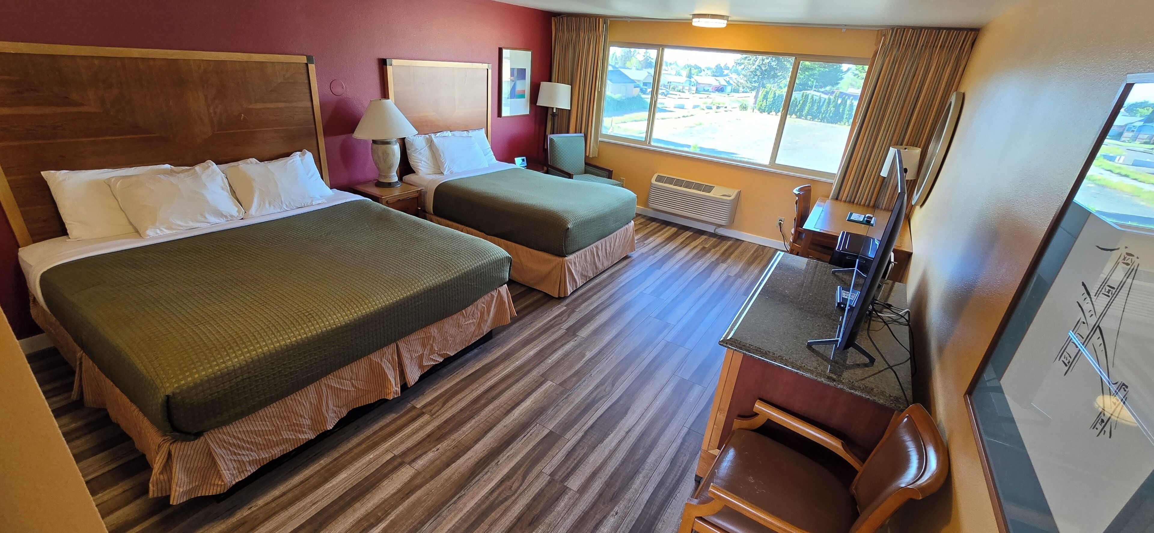 Junior-Suite (No Pets) | Schallisolierte Zimmer, Bügeleisen/Bügelbrett, Zustellbetten