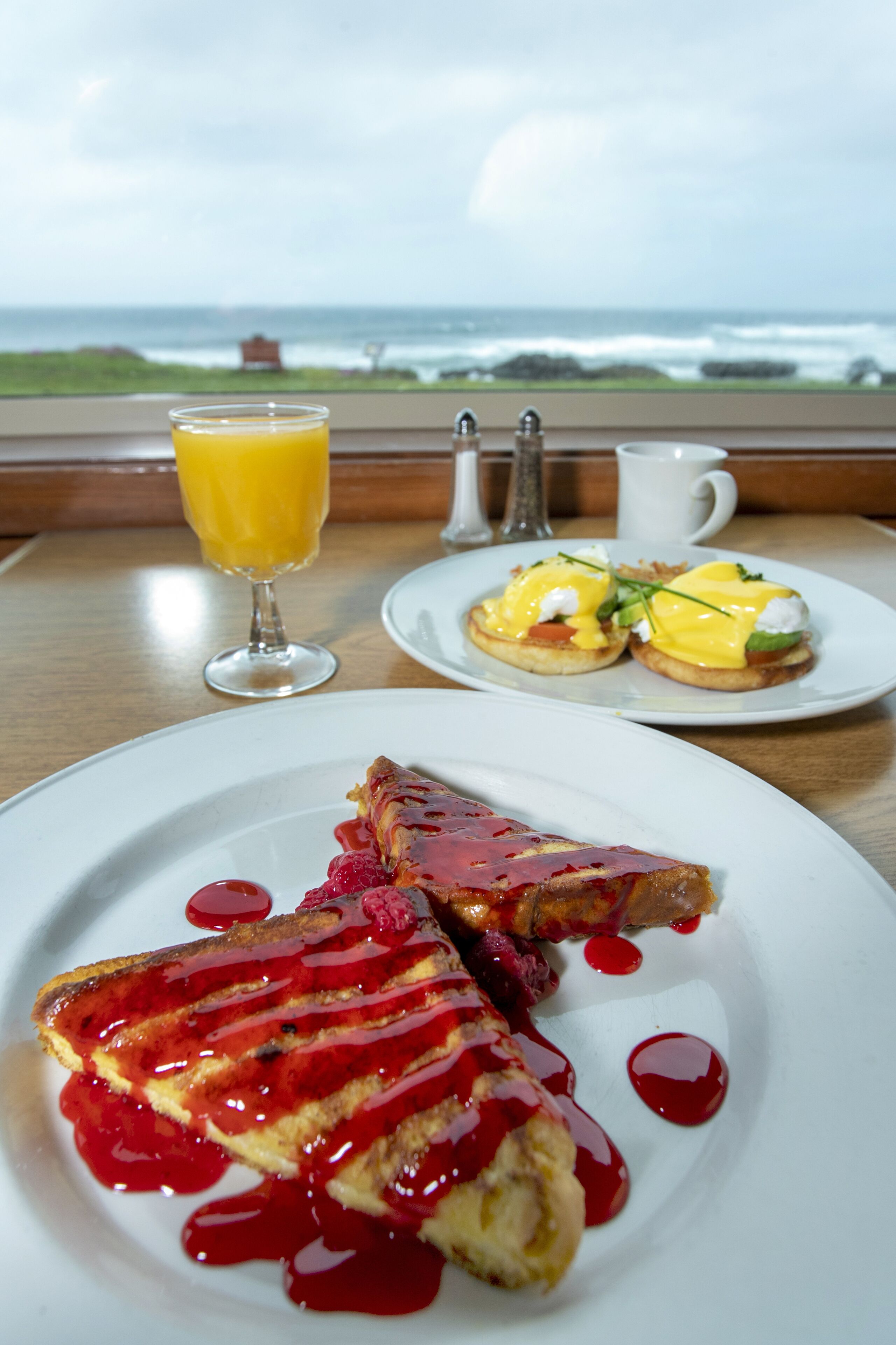 Desayuno con vista al océano.