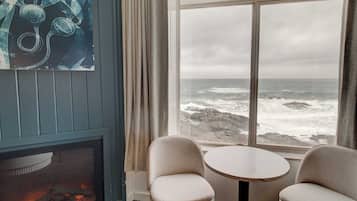 Deluxe Suite, 1 King Bed, Jetted Tub, Ocean View (No Pets)