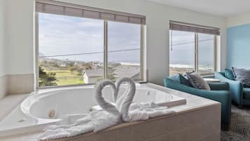 King Partial Ocean View Jetted Tub | Jetted tub