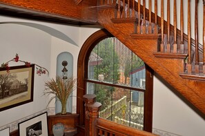 Staircase - Saravilla Bed and Breakfast (Alma)