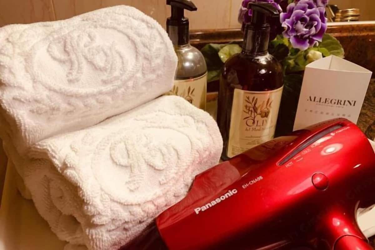 Combinació de dutxa i banyera i banyera profunda