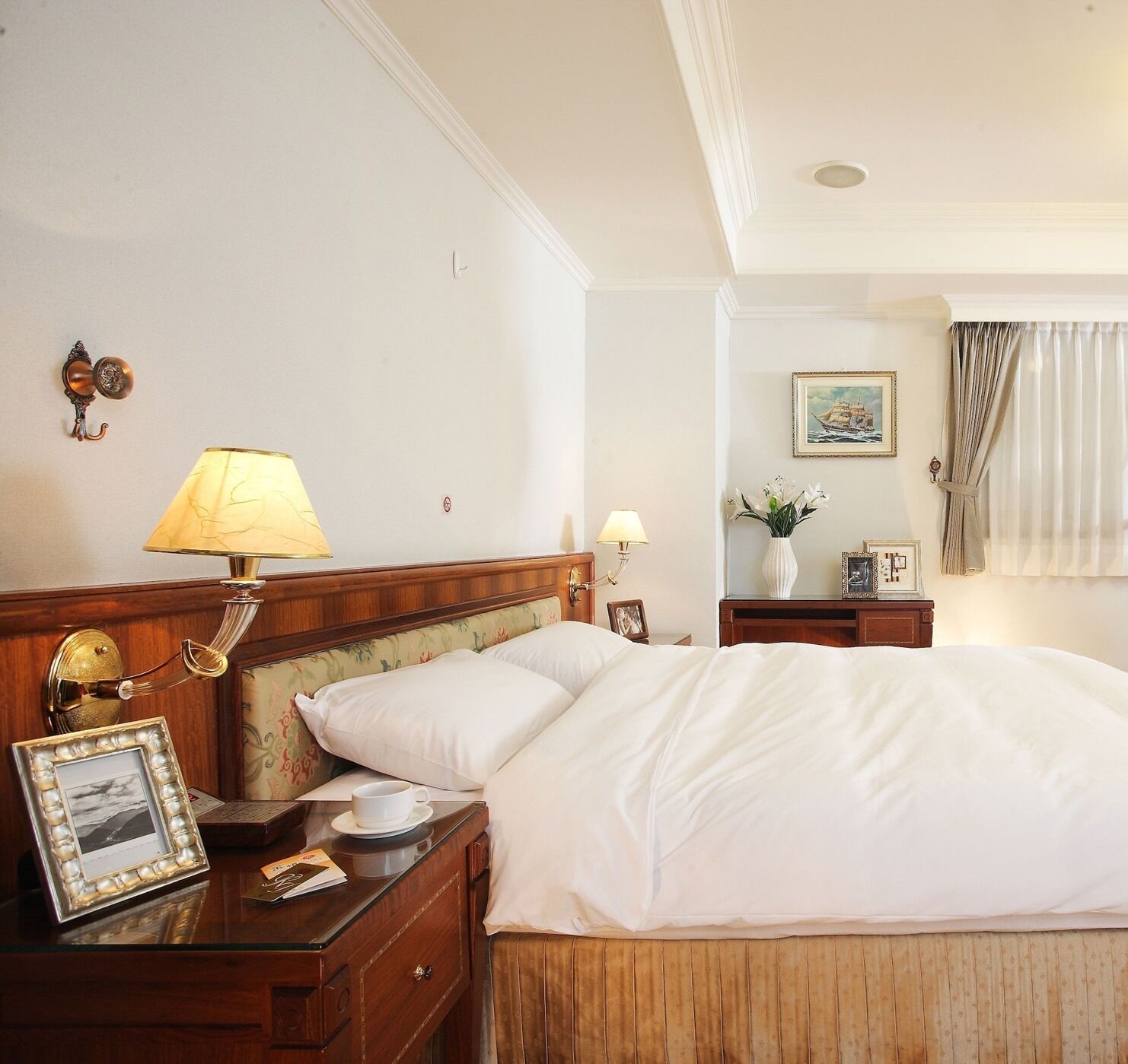 In-room safe, desk, laptop workspace, blackout curtains