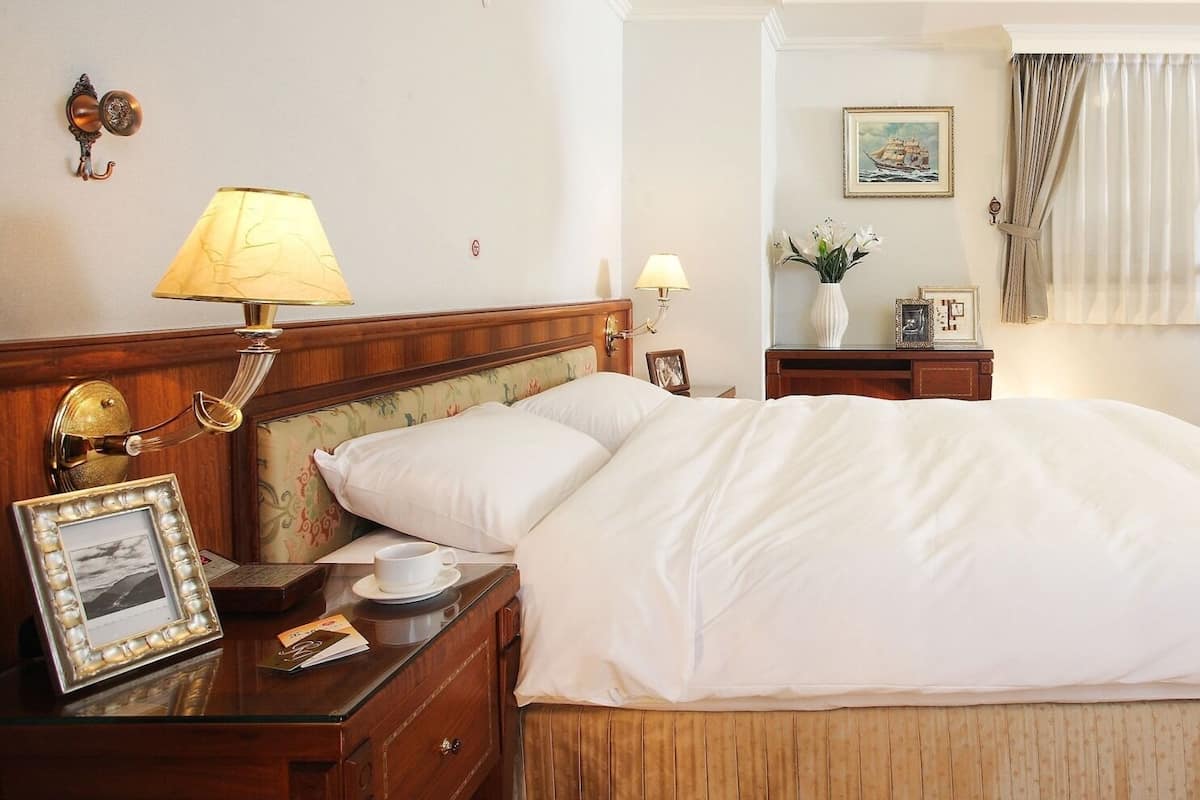 In-room safe, desk, laptop workspace, blackout drapes