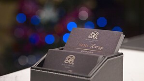 A black box containing a hotel card for Beauty Hotels Taipei, Hotel Kstay. - Beauty Hotels Taipei - Hotel Bstay (Taipei)