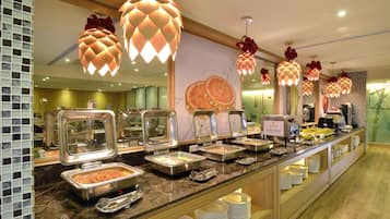 Daily self-service breakfast (TWD 280 per person)