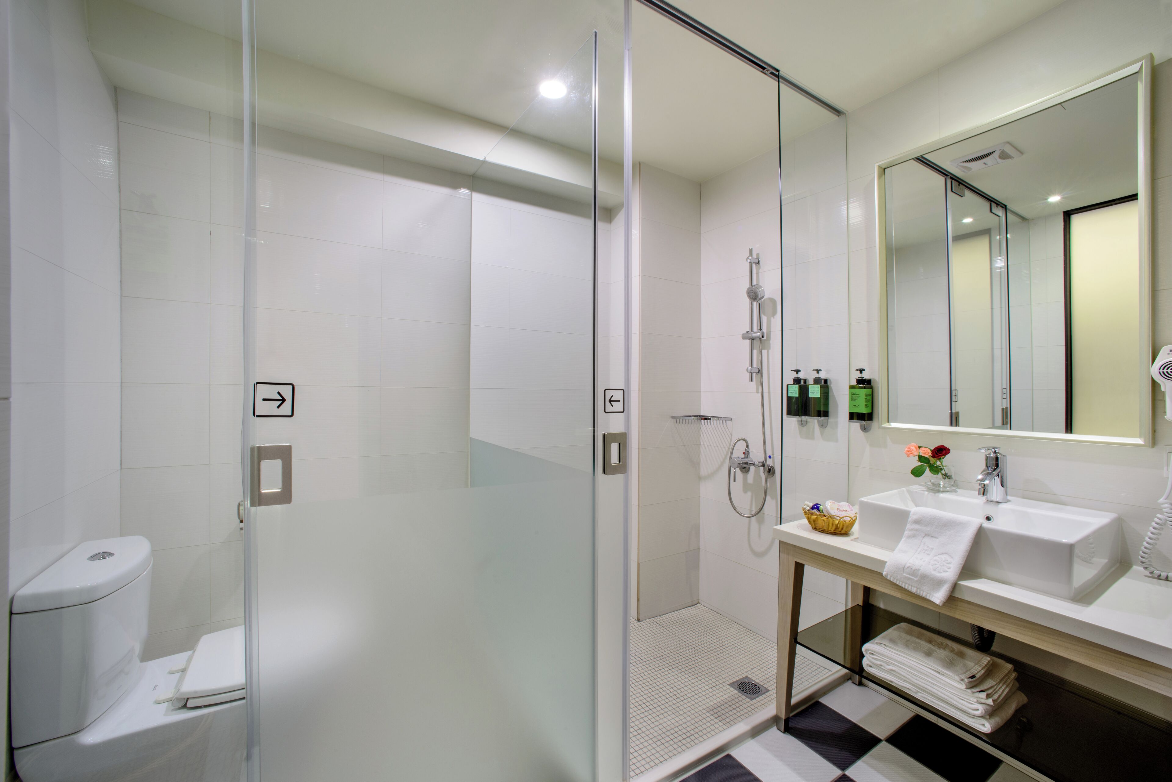 shower, free toiletries, hair dryer, slippers