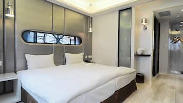 Rom – business (No Parking Space) | Safe på rommet, skrivebord, wi-fi (inkludert) og rullestolvennlig