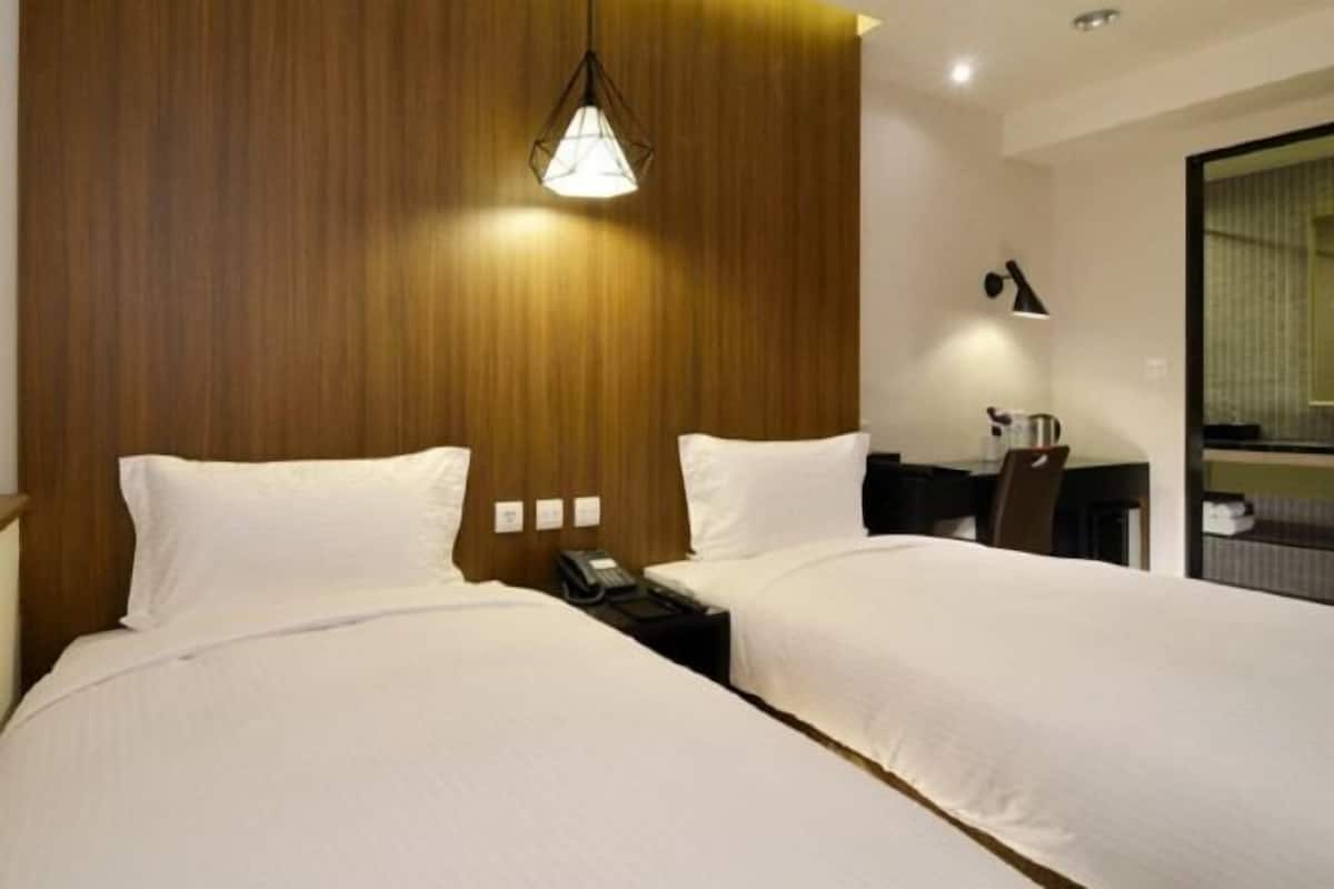 In-room safe, desk, free WiFi, wheelchair access
