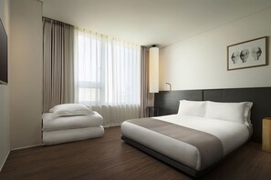 Premium bedding, down comforters, in-room safe, soundproofing - Shilla Stay Seodaemun Seoul Station (Seoul)