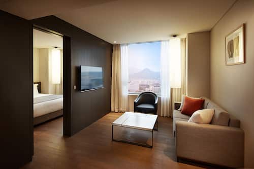 Habitación Deluxe doble (Grand / Floor 25 ~ 27) | Ropa de cama de alta calidad, edredones de plumas, caja fuerte