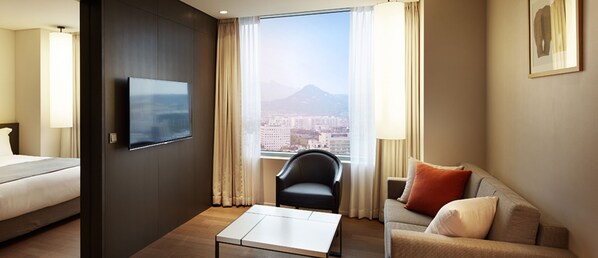 Premium bedding, down comforters, in-room safe, soundproofing - Shilla Stay Seodaemun Seoul Station (Seoul)